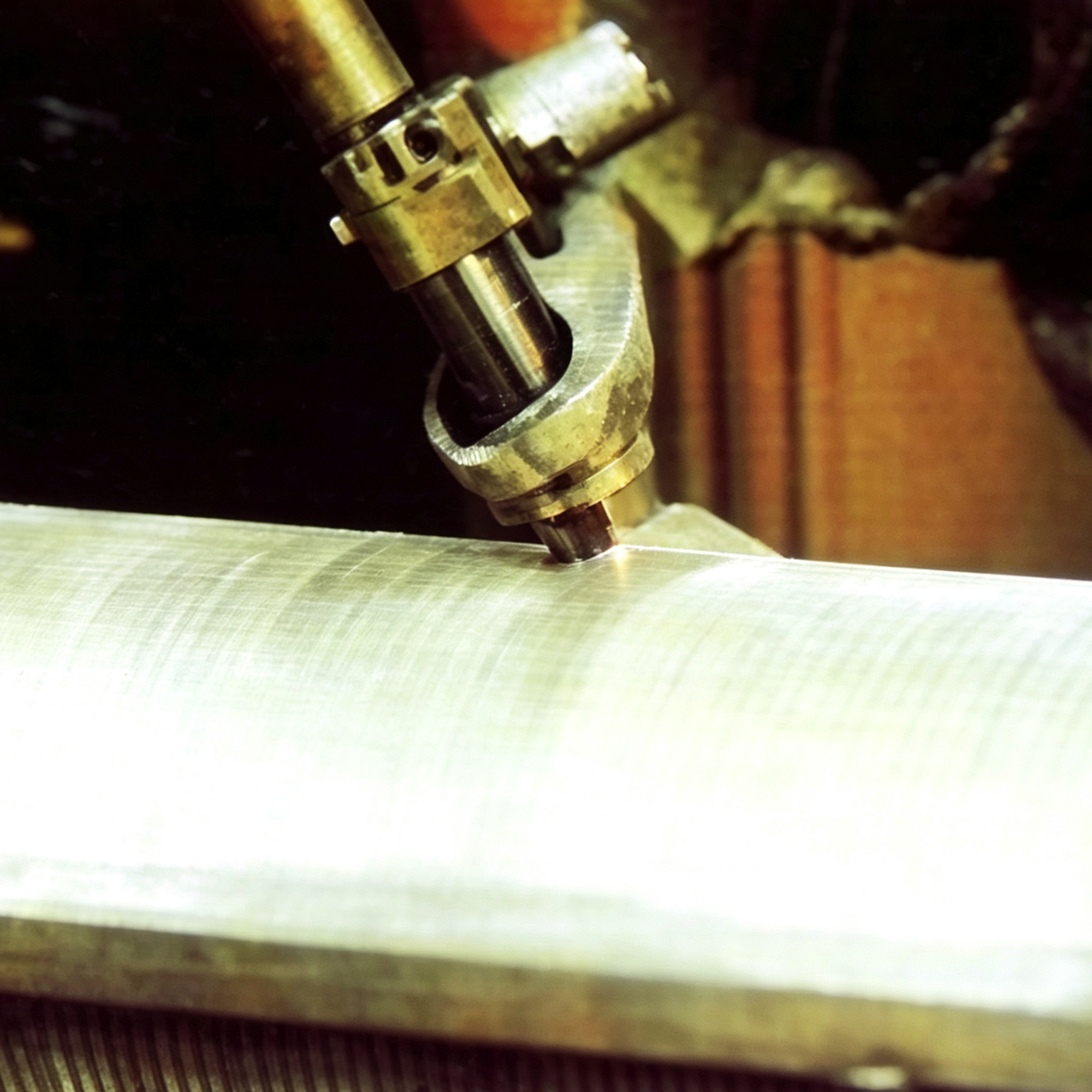 Robotic arm forming tubular wire on the production line